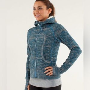 002 LULULEMON Women’s Scuba Stretch Hoodie Jacket, Sz 6 (Medium), Blue/ White
